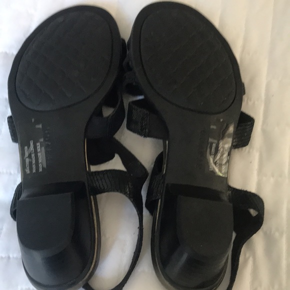 New Aravon Gladiator Style Sandals - Picture 6 of 8